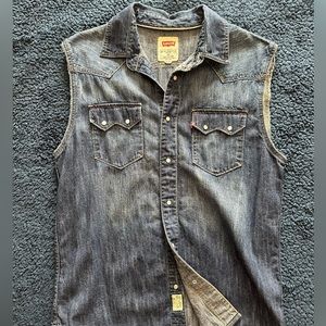 Sleeveless Levi’s denim button up